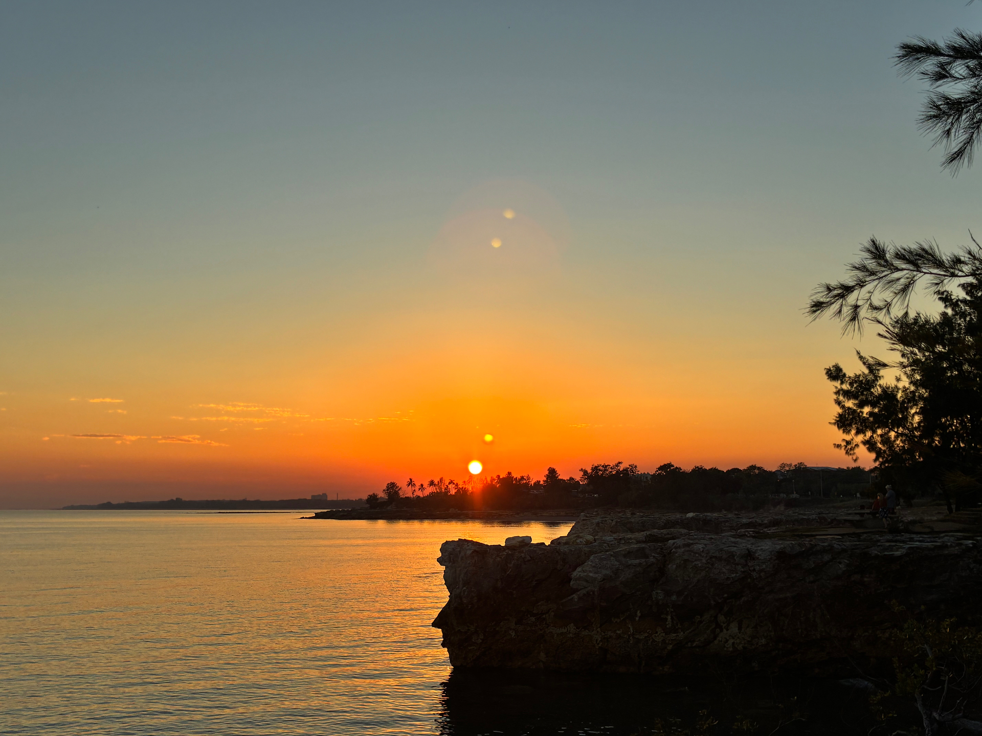 The Coastal Edit — coastal horizon reference